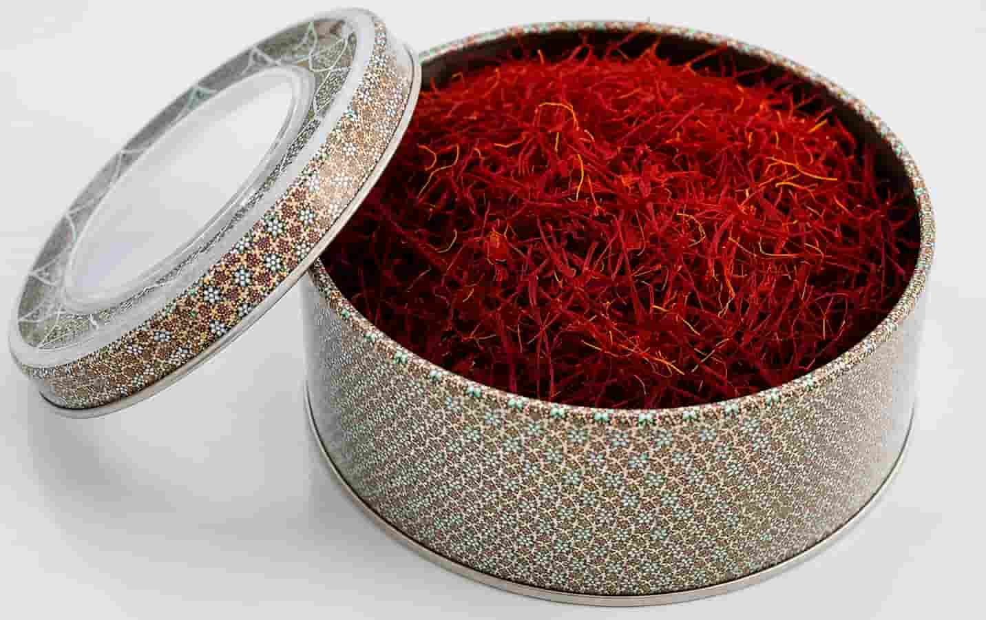 زعفران پوشال پرسی با عطر طبیعی و رنگ دهی مطلوب